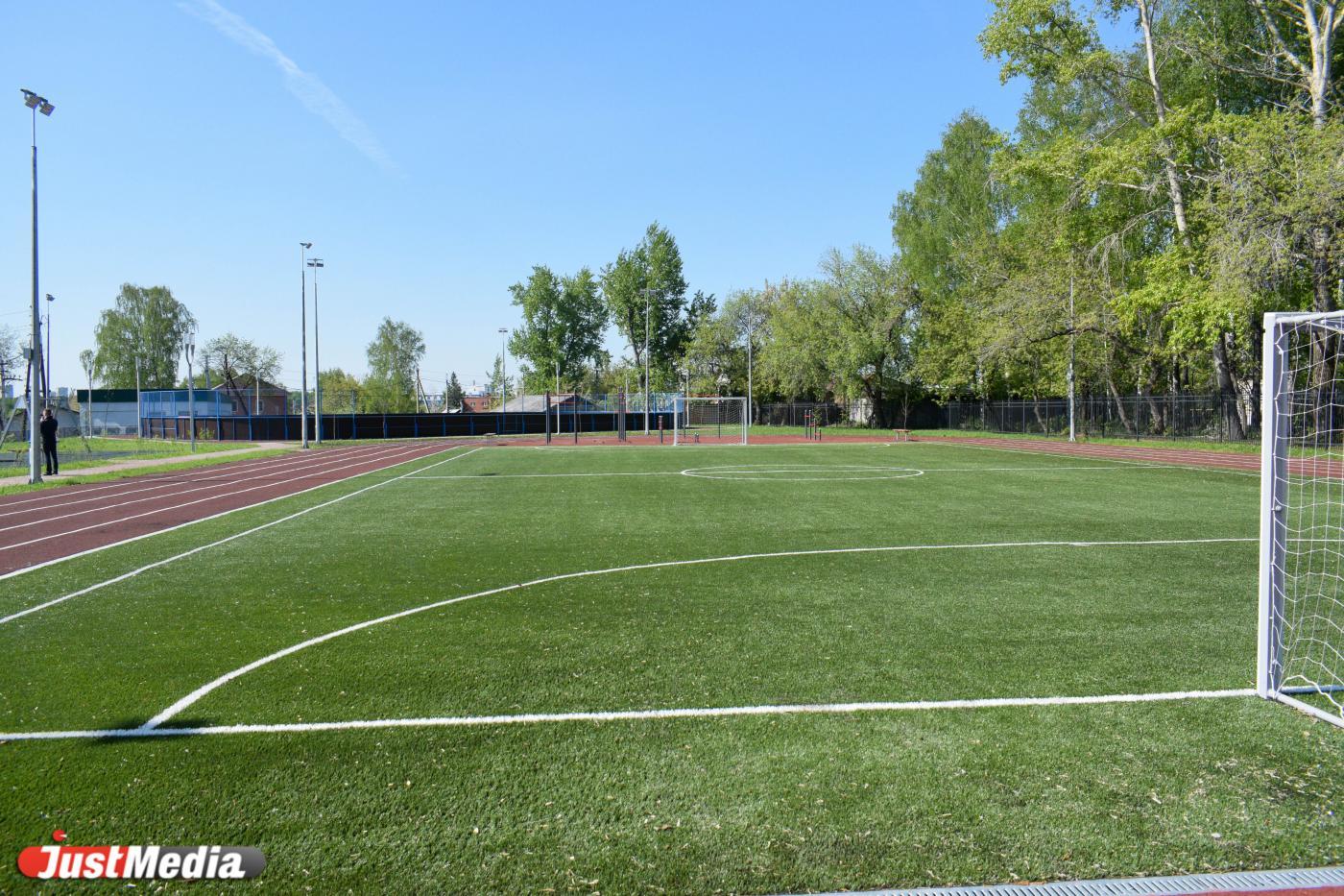 В Британии школьница нашла около футбольных ворот останки человека - Фото 1