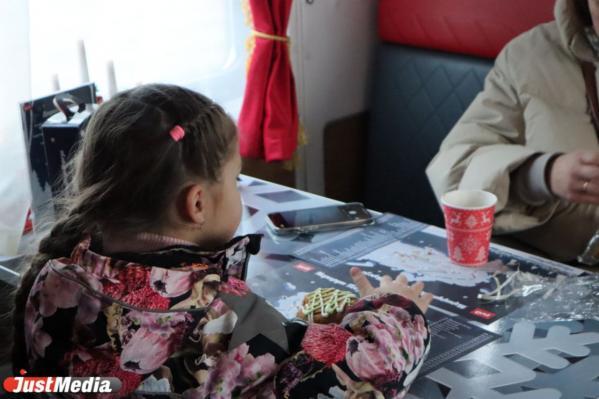 Любимым горячим напитком пассажиров уральских поездов в 2025 году стал чай - Фото 1