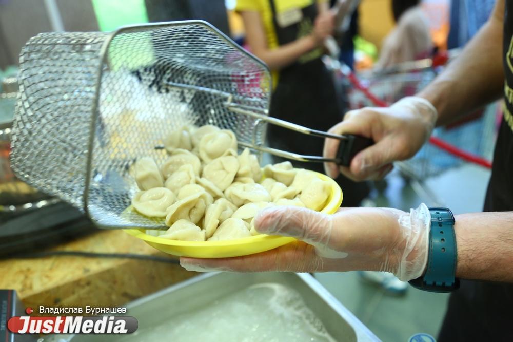  В Екатеринбурге приставы закрыли пельменный цех на Индустрии - Фото 1