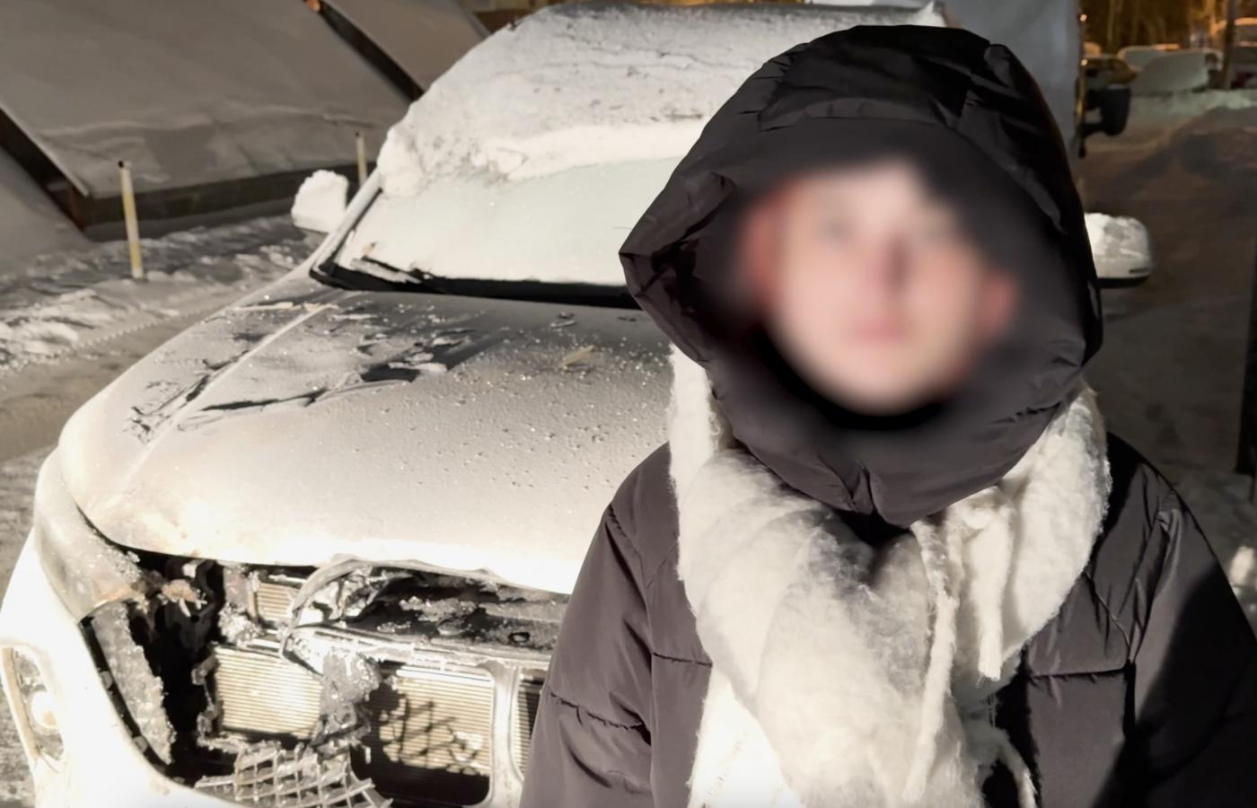 В Екатеринбурге 20-летняя девушка по указанию мошенников подожгла чужую машину  - Фото 1