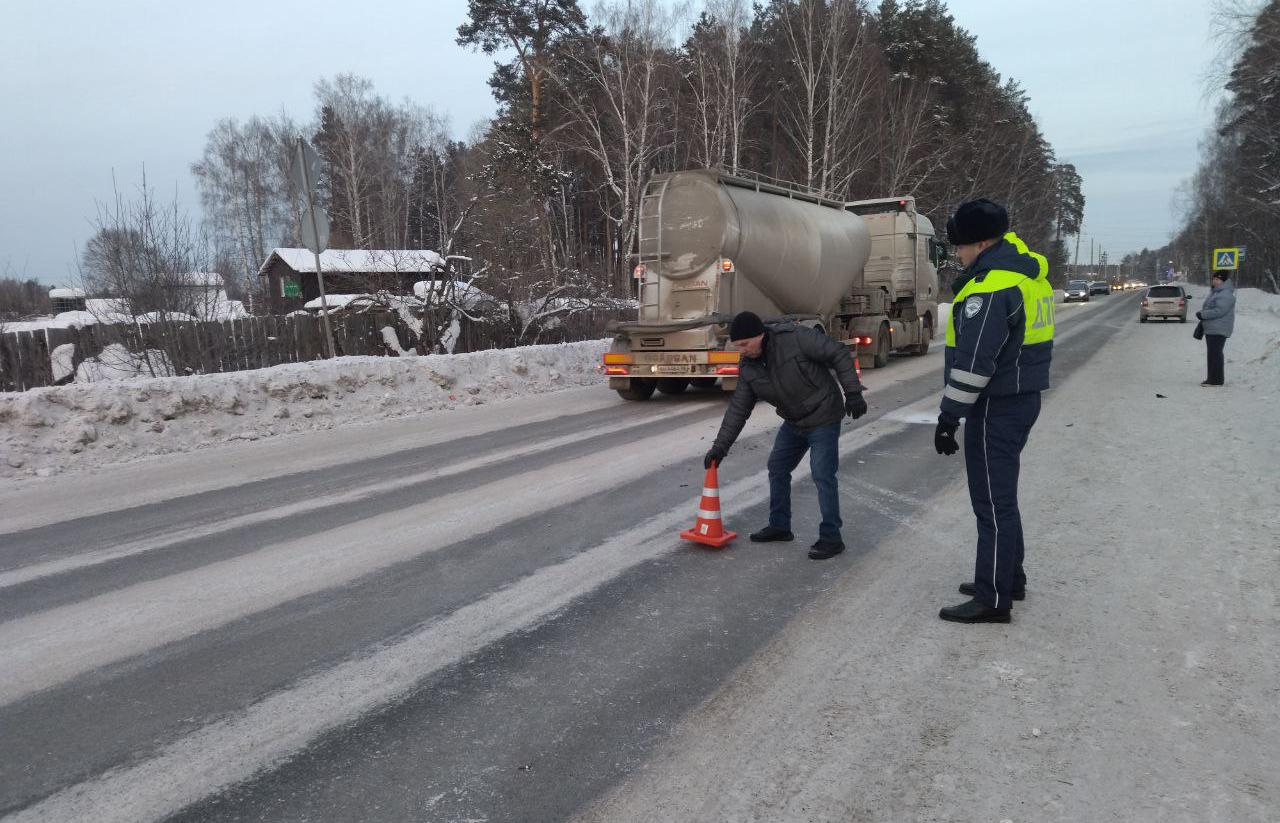 Под Рефтинским водитель «Лады» насмерть сбил 76-летнего дедушку - Фото 1