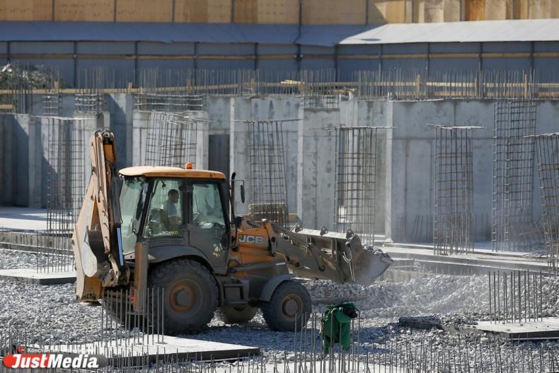 Мэрия Екатеринбурга опровергла информацию о возобновлении злополучной стройки на Раевского - Фото 1