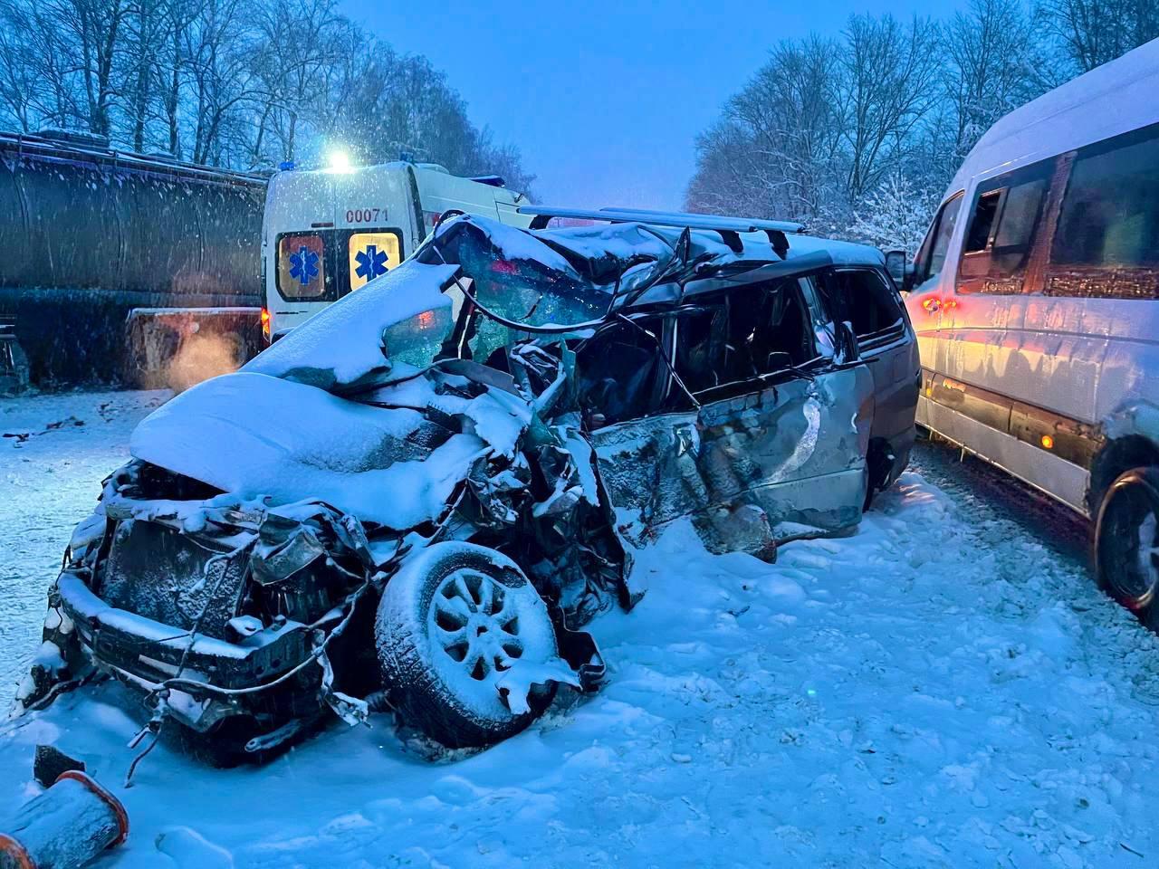 В Пензенской области при столкновении трех машин 2 человека погибли и 6 пострадали - Фото 1