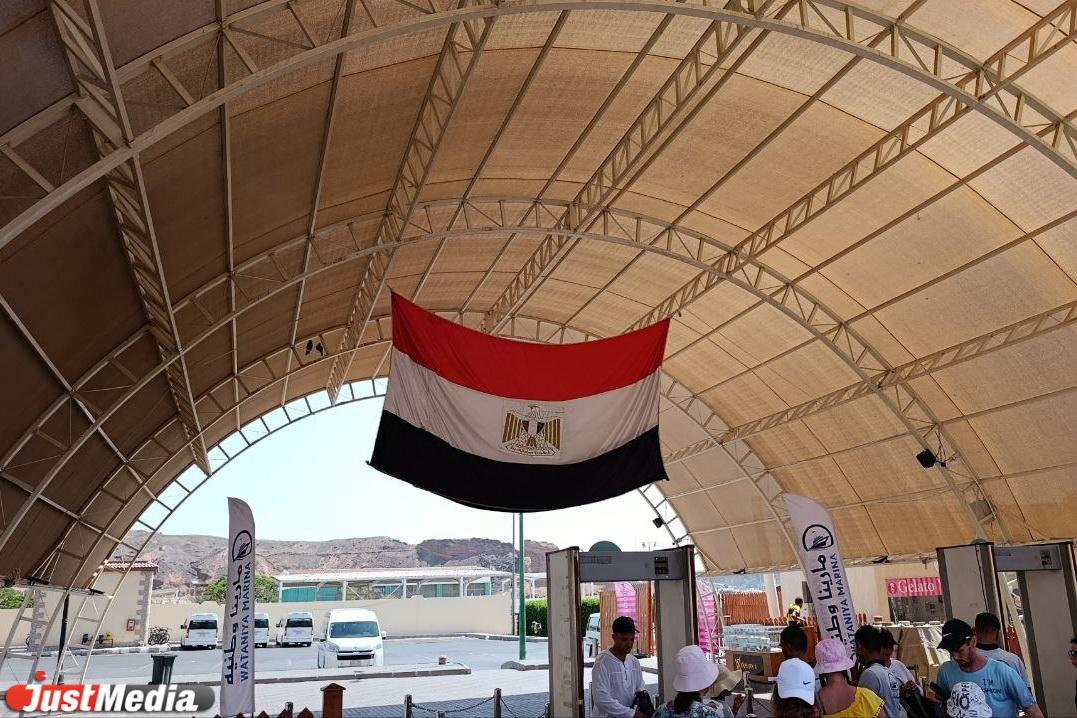 Туристов из Екатеринбурга задержали в Египте за выход на крышу чужого дома - Фото 1