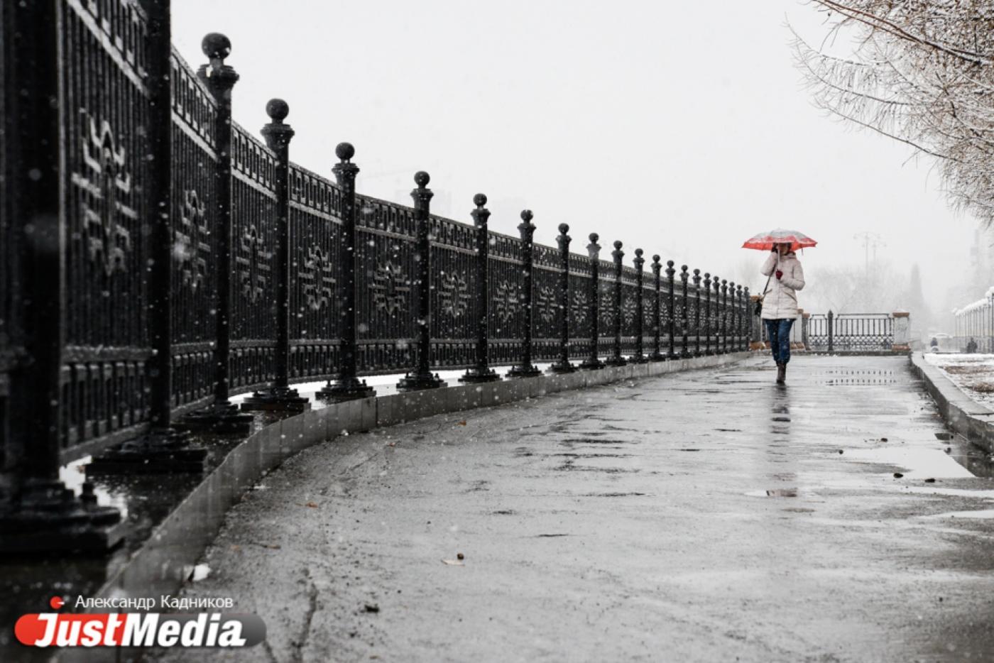 В Ленинском районе Екатеринбурга отремонтируют ограждения за 2,5 млн рублей - Фото 1