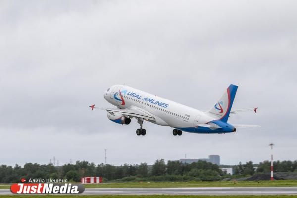 Аварийная посадка самолета «Уральских авиалиний» в поле