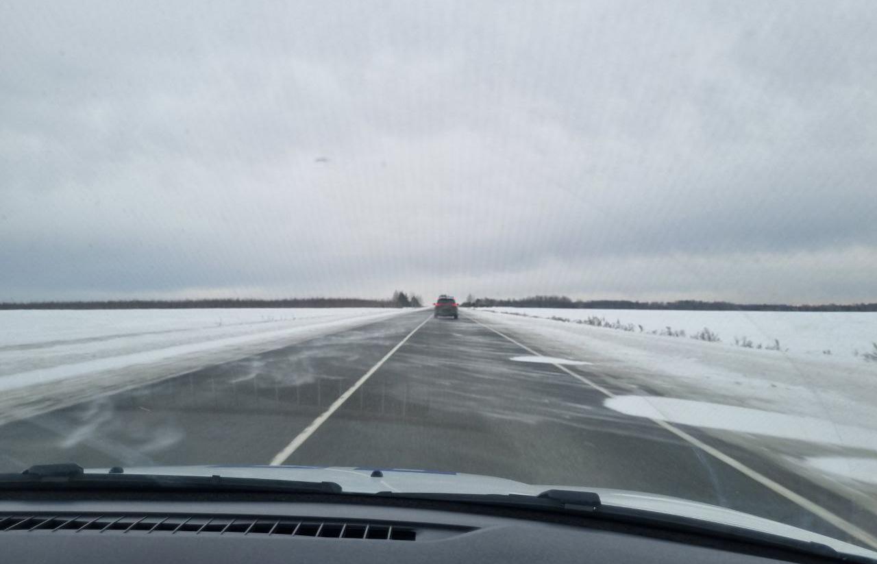 На свердловских трасса фиксируются снежные переметы - Фото 1