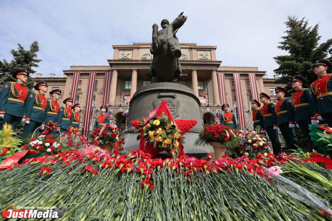 В Екатеринбурге 23 февраля на час закроют движение транспорта у памятника маршалу Жукову - Фото 1