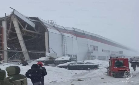 В Липецкой области обвалилась крыша завода «Моторинвест», под завалами ищут рабочих - Фото 1