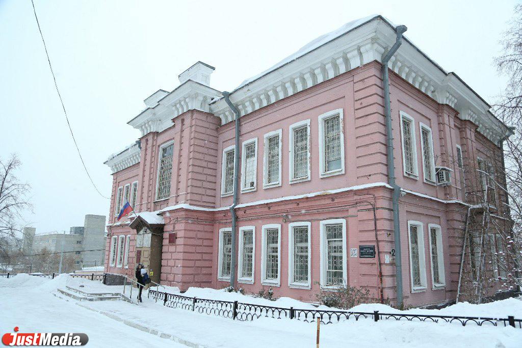 Еще двоим подросткам, напавшим на мужчину на Шаумяна, суд избрал меру пресечения - Фото 1