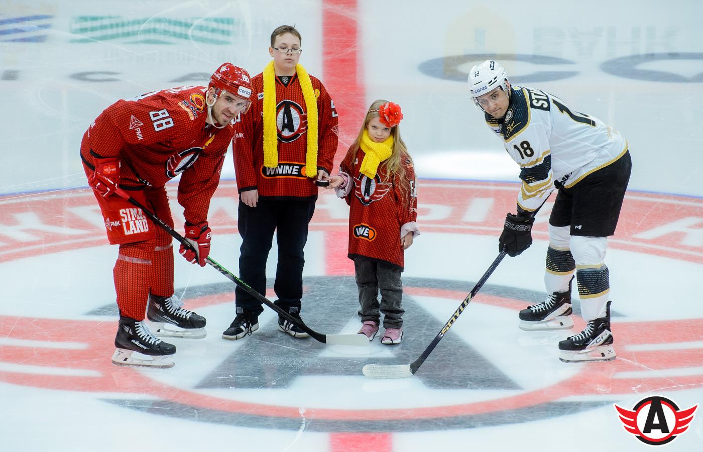 Фонд «Дети России» и Хоккейный клуб «Автомобилист» провели благотворительные матчи на «УГМК Арене» - Фото 1