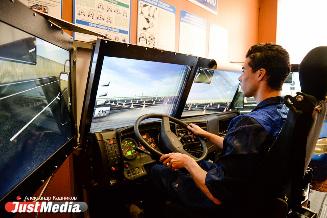 Свердловские техникумы получат симулятор бульдозера и лабораторию за 37 млн рублей - Фото 1