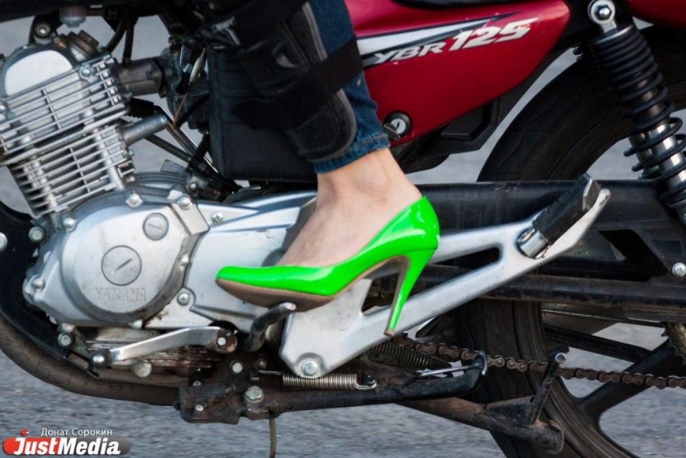 В Таиланде задержали женщину, показавшую 15-летним подросткам обнаженную грудь - Фото 1