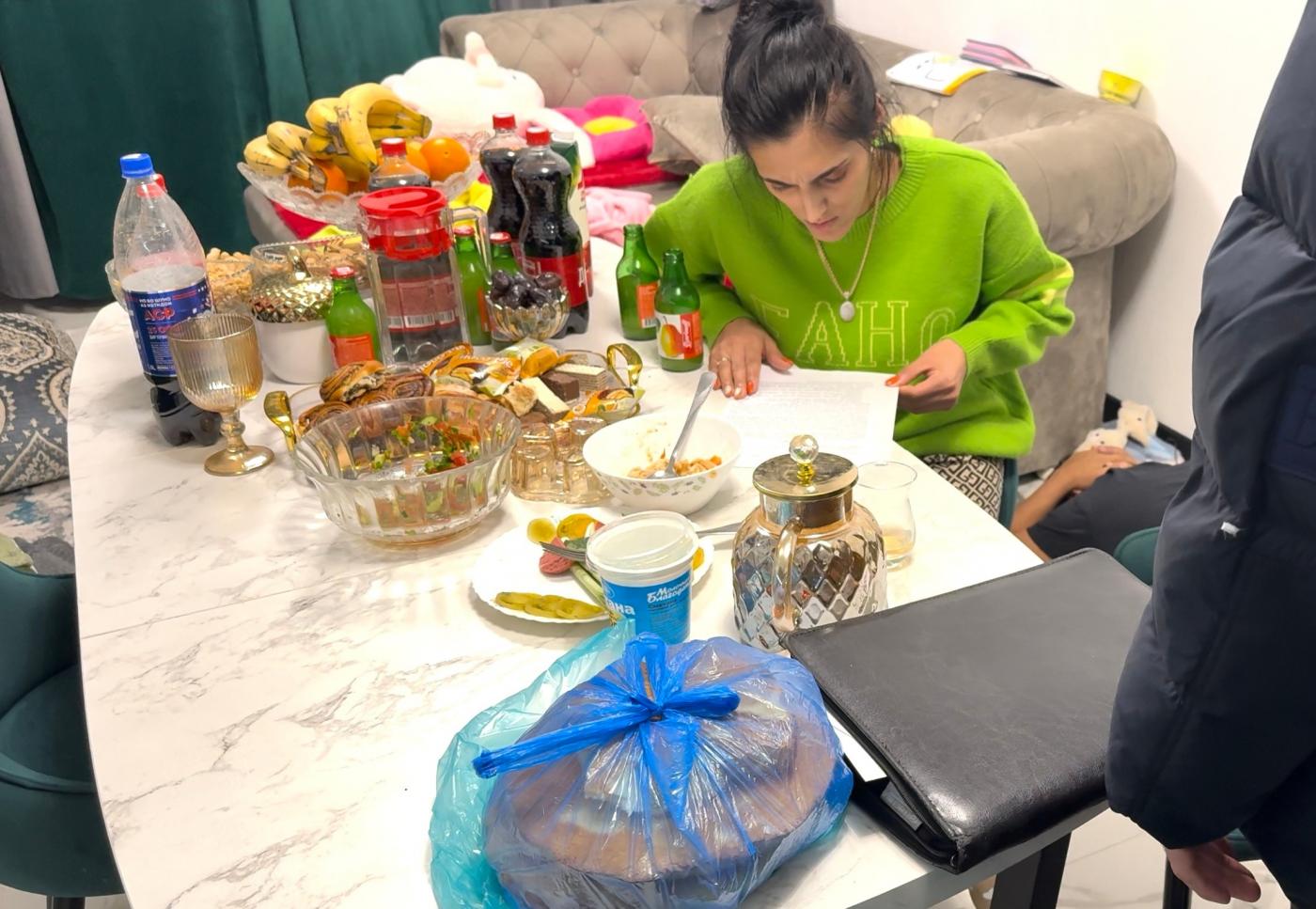 Полиция Екатеринбурга задержала мигрантку, которая разводила на деньги земляков - Фото 1