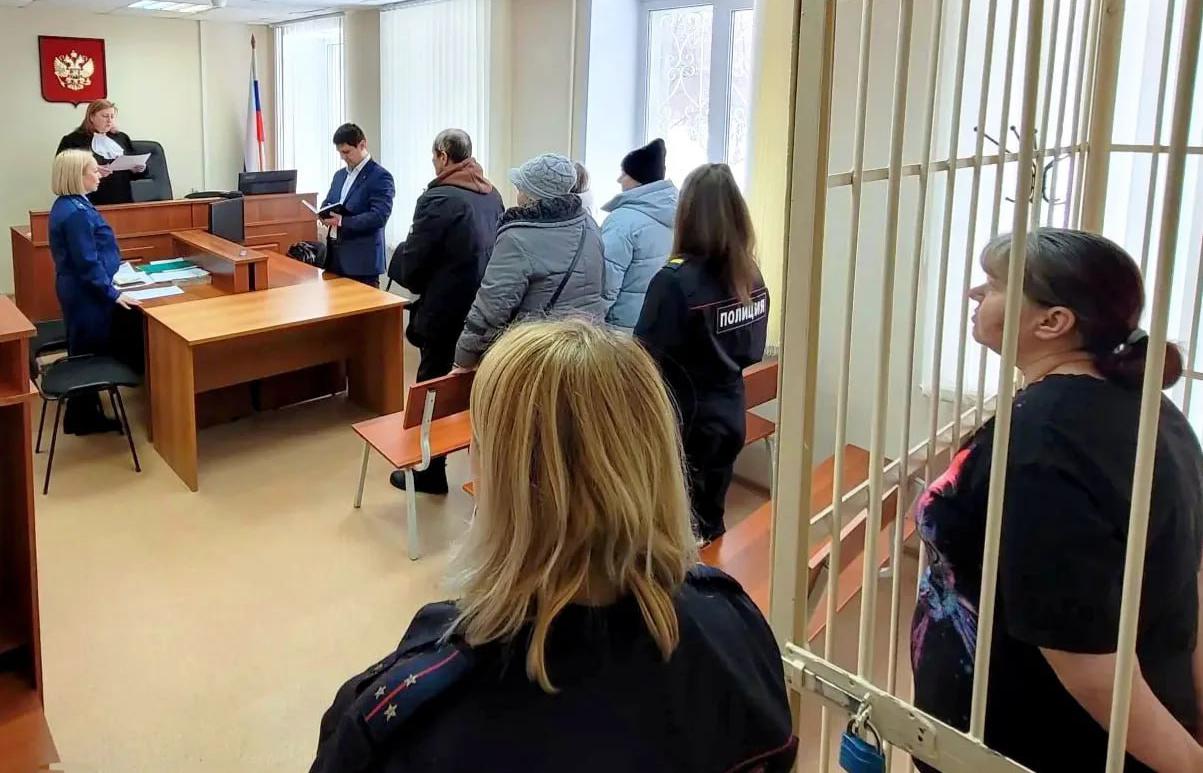 В Верхней Пышме осудили женщину, которая пыталась разбудить собутыльника ударом ножа в грудь - Фото 1