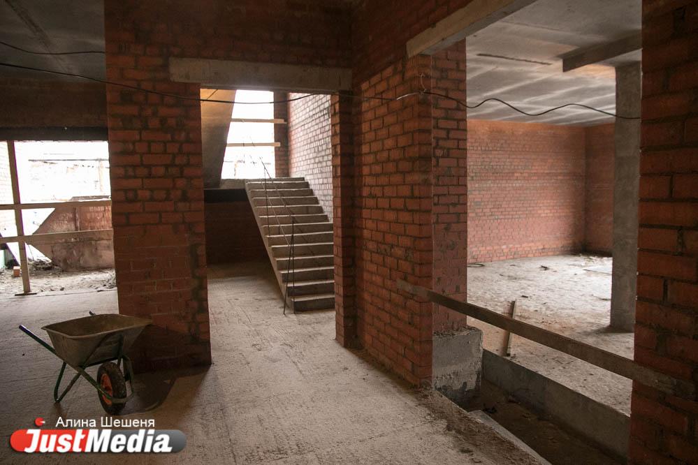 В Екатеринбурге за 131 млн рублей отремонтируют здание ЦГКБ №6  - Фото 1