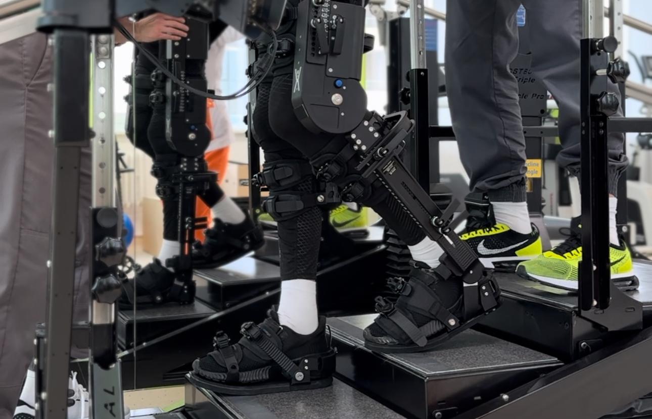 В Екатеринбурге в реабилитации после травм пациентам стали помогать роботы - Фото 1