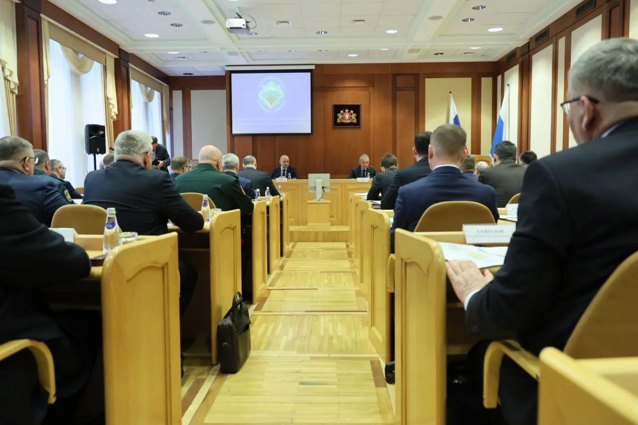 Сергей Шойгу обсудил в Екатеринбурге подготовку к паводку, лесным пожарам, диверсиям и отражению атак БПЛА - Фото 1