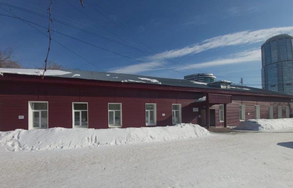 В Екатеринбурге за 198 млн рублей продают одно из старейших зданий региона  - Фото 1