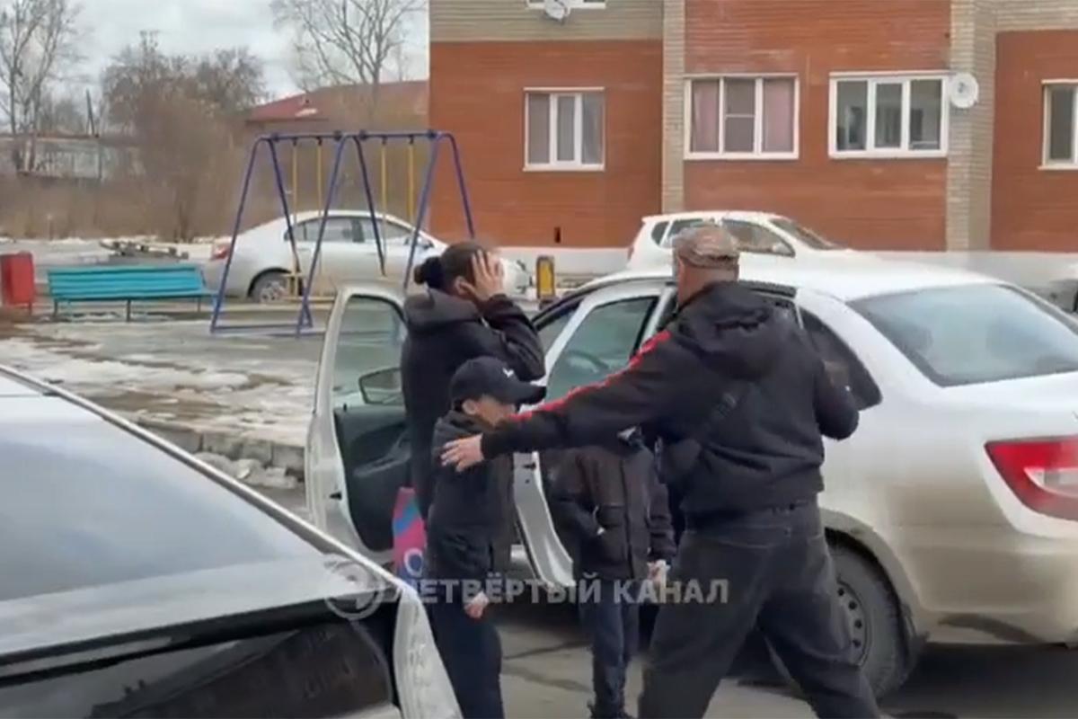 В Большом Истоке полиция задержала мать, избившую сбежавшего от нее сына - Фото 1