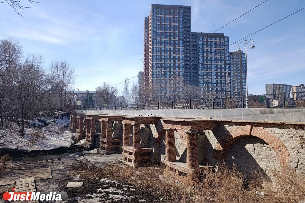 Мэрия Екатеринбурга подписала контракт на благоустройство набережной Исети и Ольховки - Фото 1