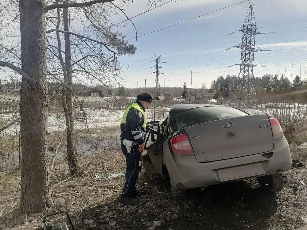 Водитель «Лады Гранты» погиб, выехав на встречку в Серове - Фото 1