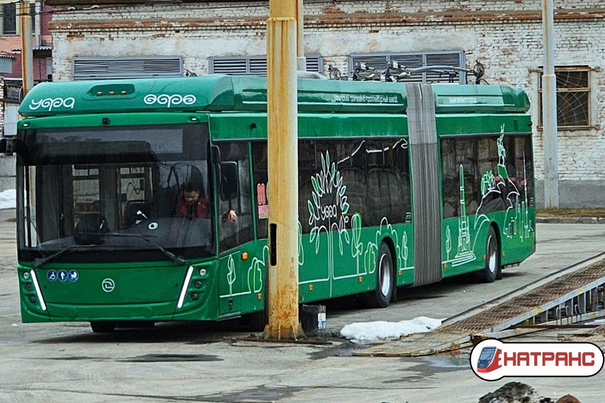 В Екатеринбург привезли уникальный троллейбус-гармошку - Фото 1