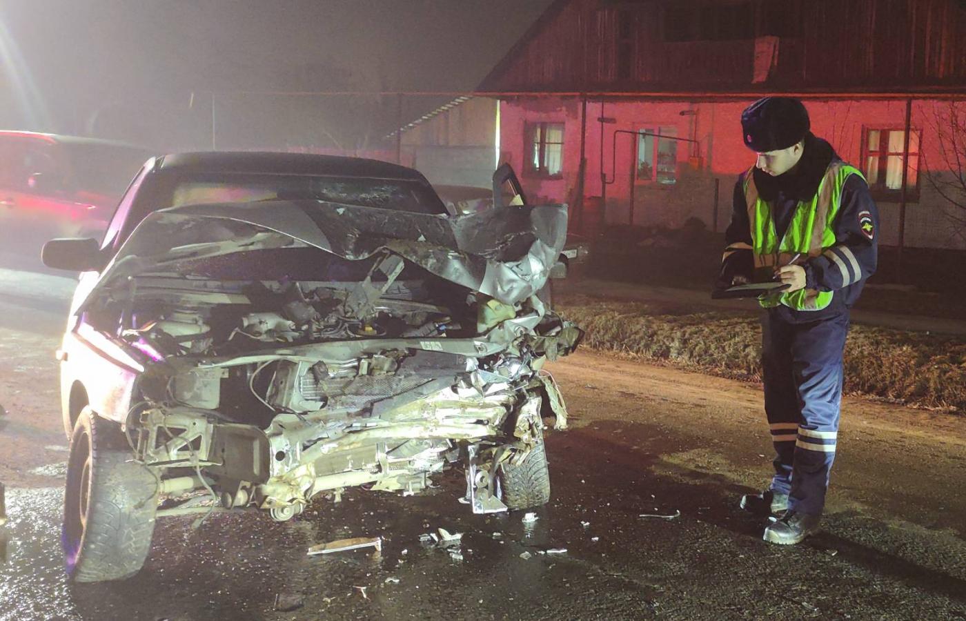 В Свердловской области курсантка автошколы отвозила подругу домой и устроила ДТП - Фото 1