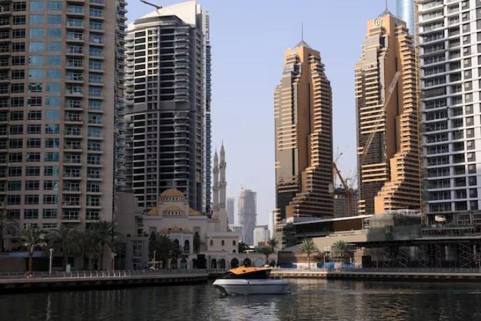 В Абу-Даби шесть человек получили ранения при падении обломков ракеты - Фото 1