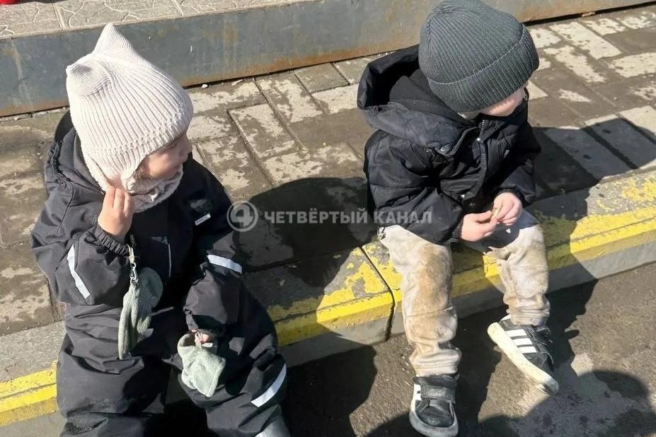 Два малыша устроили побег из детского сада в Екатеринбурге - Фото 1