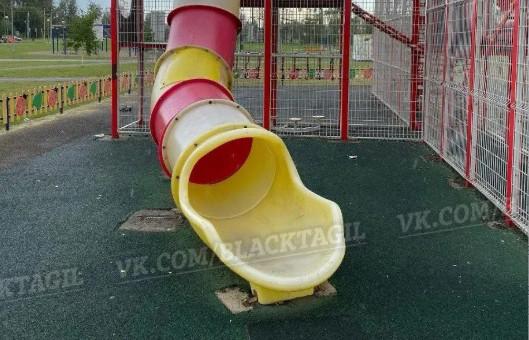 В Нижнем Тагиле за травму на горке-трубе в парке «Народный» ребенку выплатят 100 тысяч рублей - Фото 1