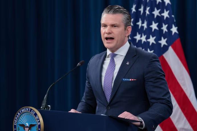 Axios: в Конгрессе США сообщили о планах импичмента главы Пентагона Пита Хегсета - Фото 1