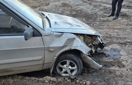 В Оренбурге мужчина угнал у соседа машину и разбил ее в соседнем дворе - Фото 1