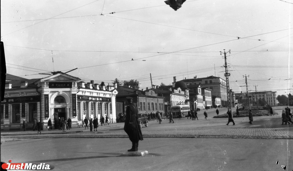 В библиотеке Белинского покажут форму разных лет инспекторов ГАИ и расскажут историю службы - Фото 1