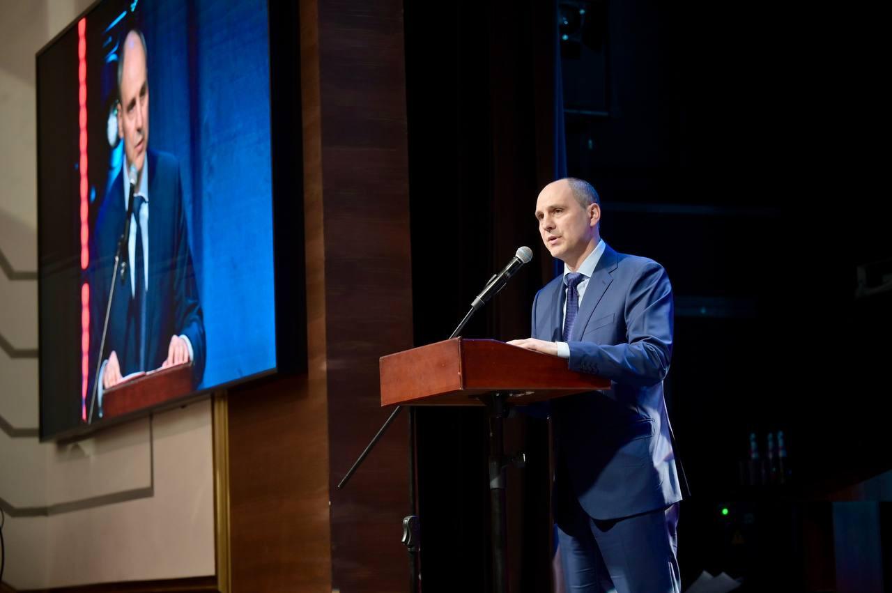 Денис Паслер и Артем Жога поздравили союз свердловских олигархов с юбилеем - Фото 1