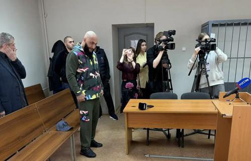 В Екатеринбурге осудили мужчину, который ударил девушку-курьера у Veer Mall - Фото 1