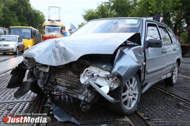 Более чем на 10% снизилось число аварий в Свердловской области - Фото 1