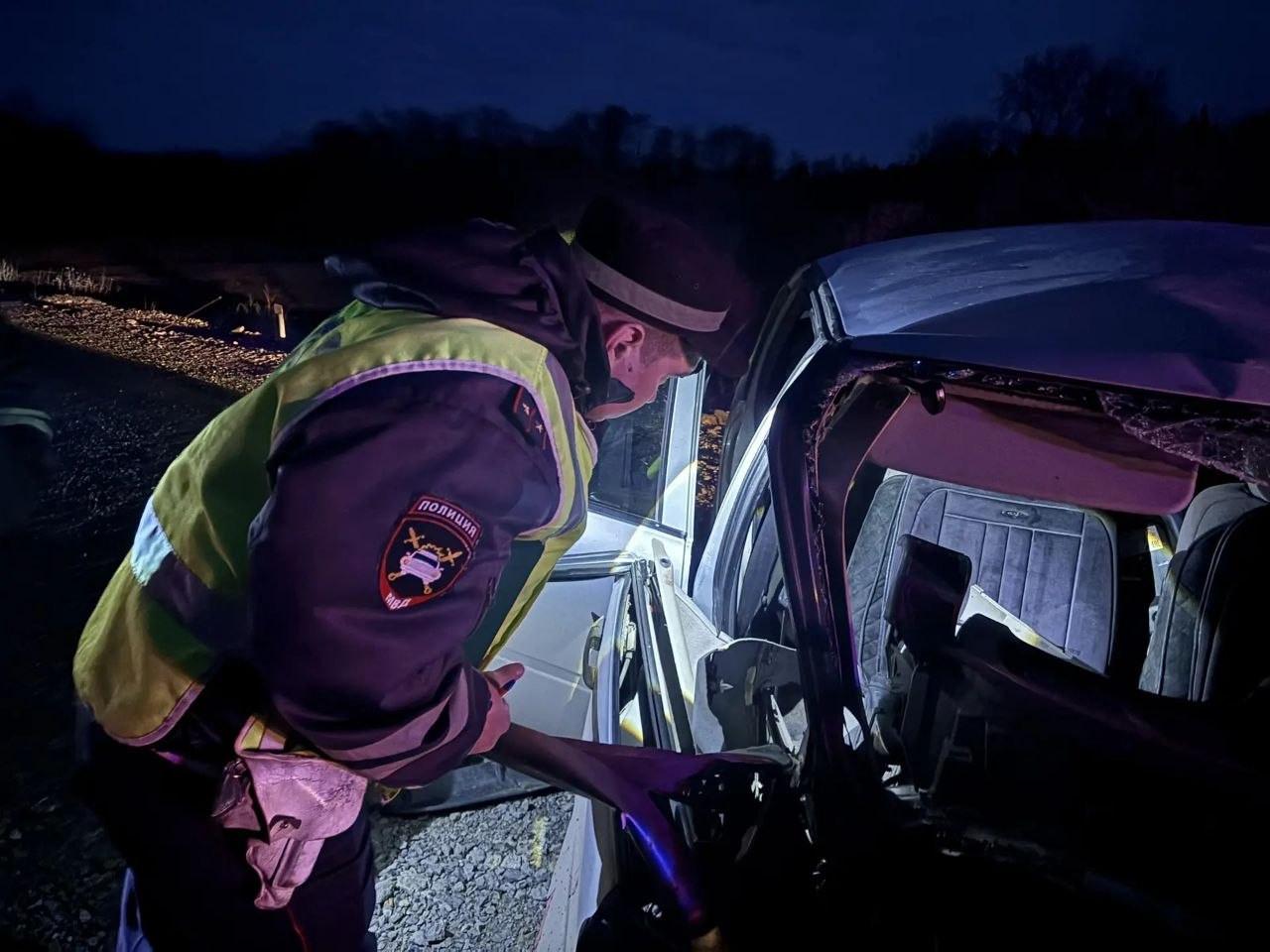 Водитель «Лады Калины» сгорел в своем автомобиле, врезавшись в отбойник на Тюменском тракте - Фото 1