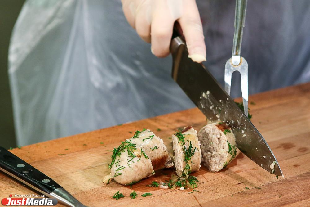 В Тюмени в двух кафе готовили блюда из мяса, на которое не было документов - Фото 1