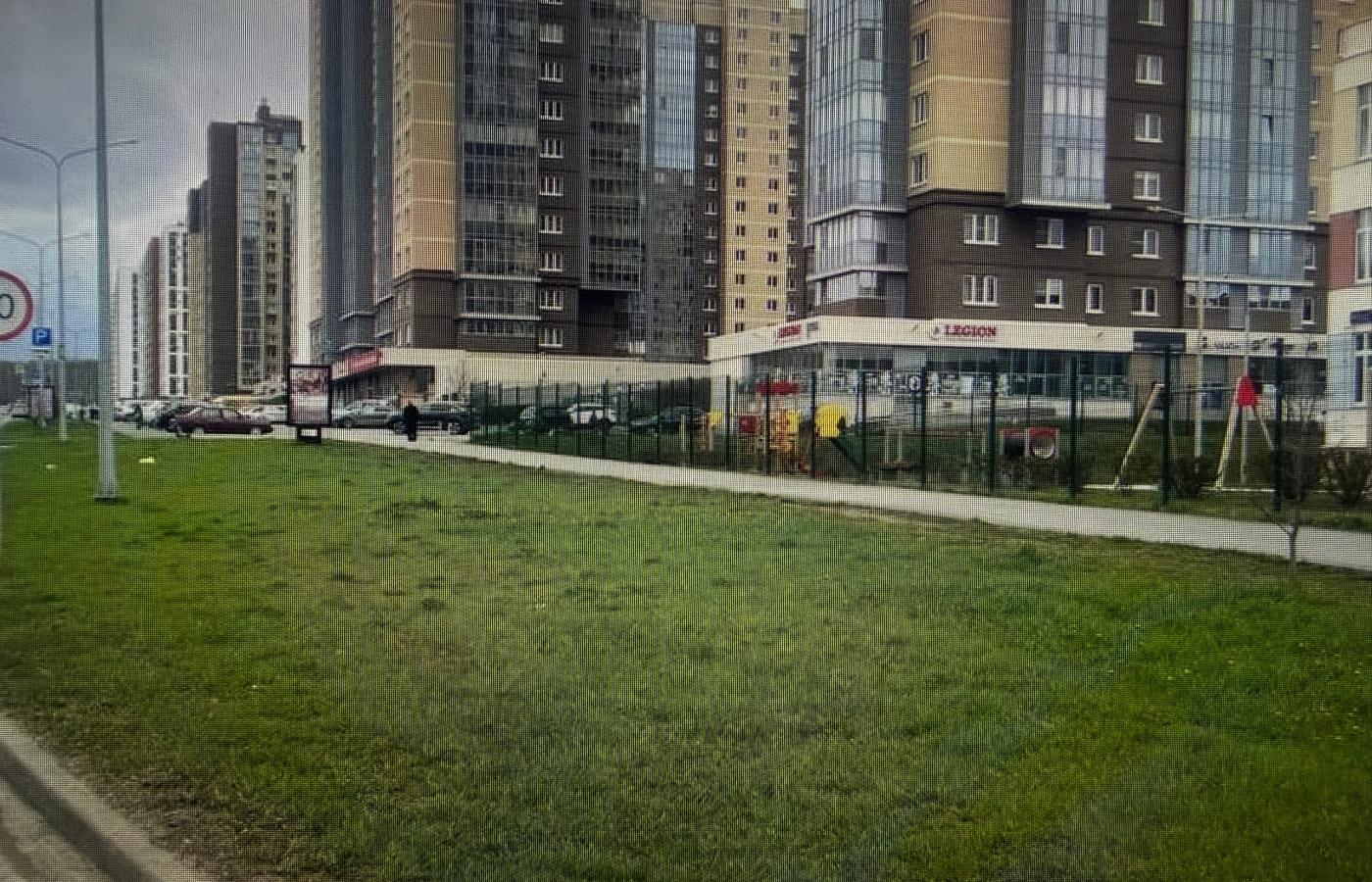 В Челябинске ищут водителя электросамоката, который сбил мальчика на тротуаре - Фото 1