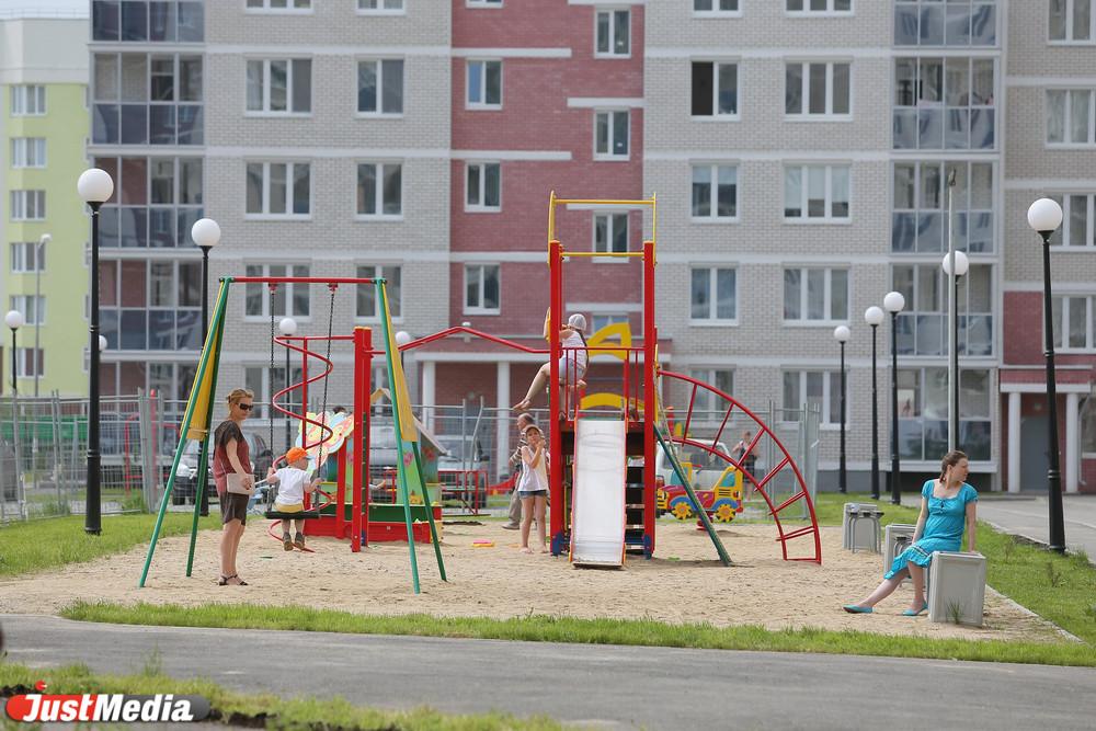 В Реже спор на детской площадке из-за качелей закончился сломанным зубом и судом - Фото 1