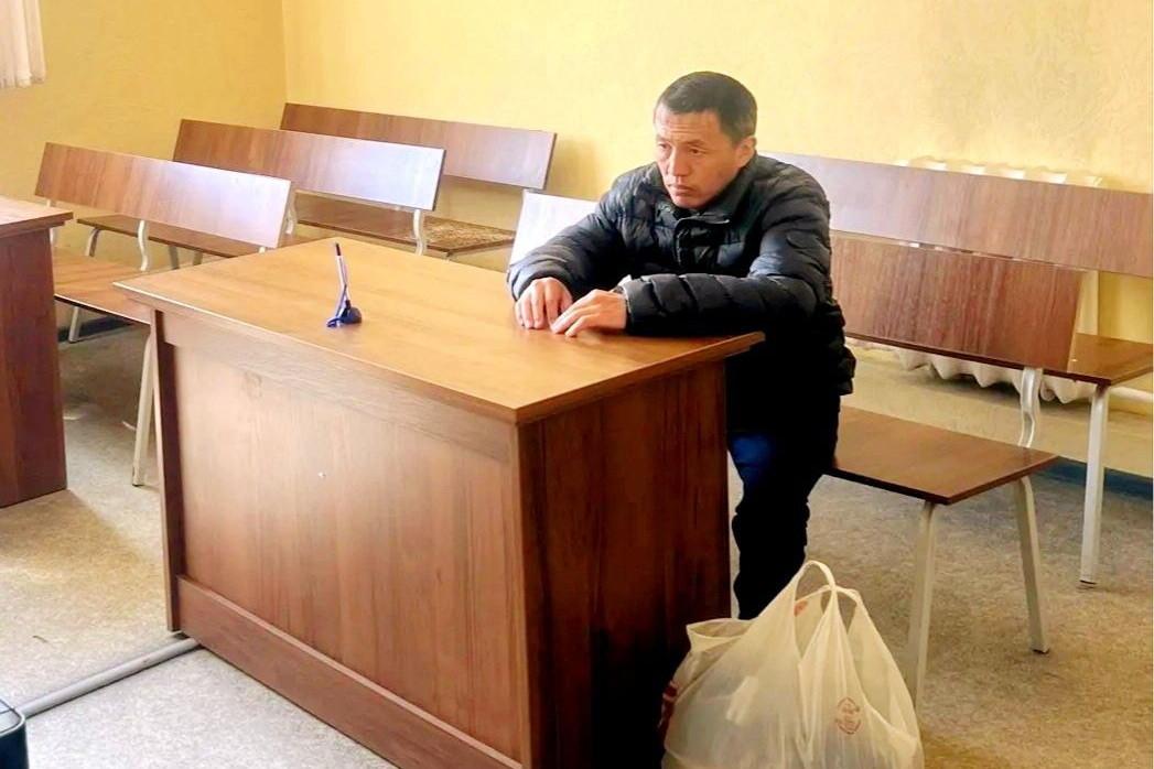 Досрочно из спецприемника выйдет оренбуржец, арестованный за попытку поговорить с Денисом Паслером на первомайском митинге - Фото 1