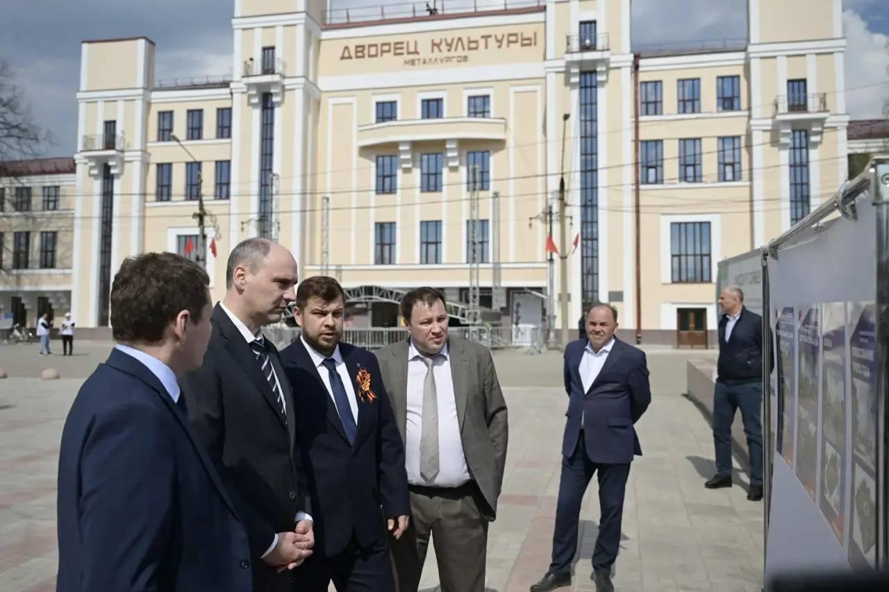 Денис Паслер оценил реставрацию ДК Металлургов и парка в Серове - Фото 1