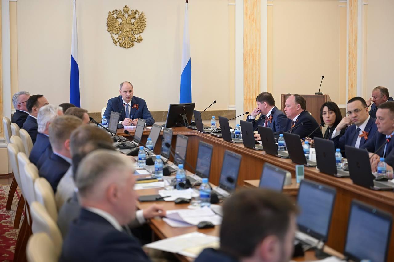 Денис Паслер рассказал о новых мерах поддержки аграриев и медиков-наставников - Фото 1