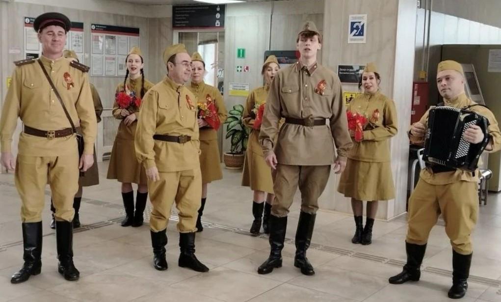 Мероприятия, посвященные Дню Победы, проходят на вокзалах и в поездах - Фото 1