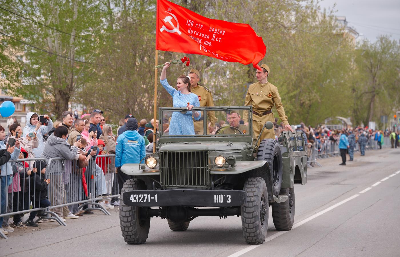 Впервые по улицам Кировграда 9 мая прошла колонна исторической техники времен Великой Отечественной войны  - Фото 1
