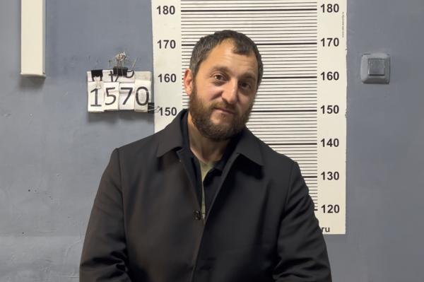 В Екатеринбурге задержали афериста, который занимал деньги у случайных прохожих  - Фото 1