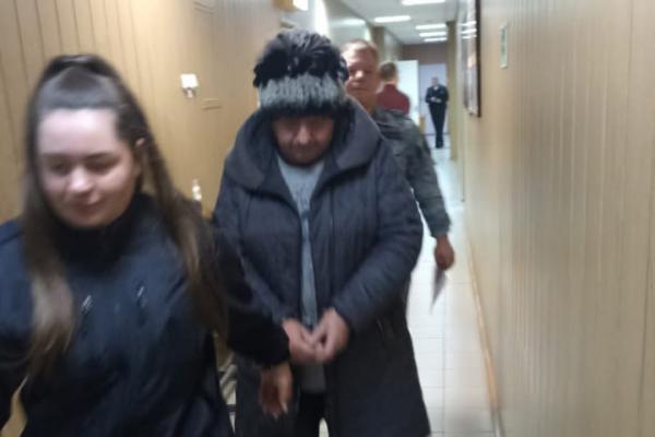 Облсуд ужесточил наказание для опекунши из Верхотурья, купившей на деньги ребенка участника СВО квартиру - Фото 1