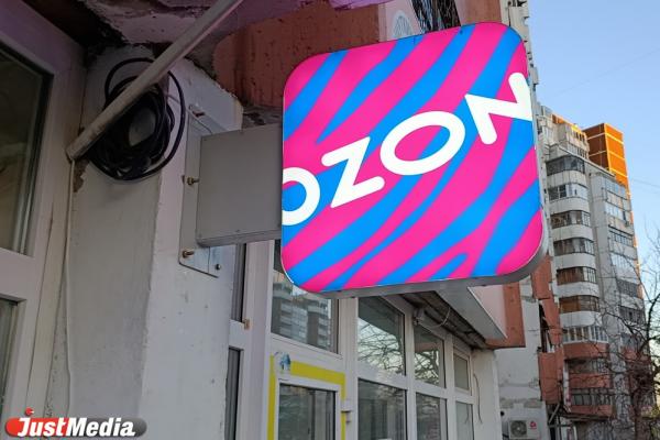 Два екатеринбуржца попытались украсть бокс с заказами во время разгрузки в ПВЗ - Фото 1