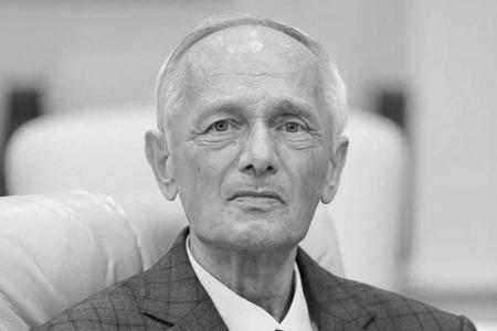 Скончался депутат ЗакСО Евгений Букреев, который 35 лет руководил школой в Кировграде - Фото 1